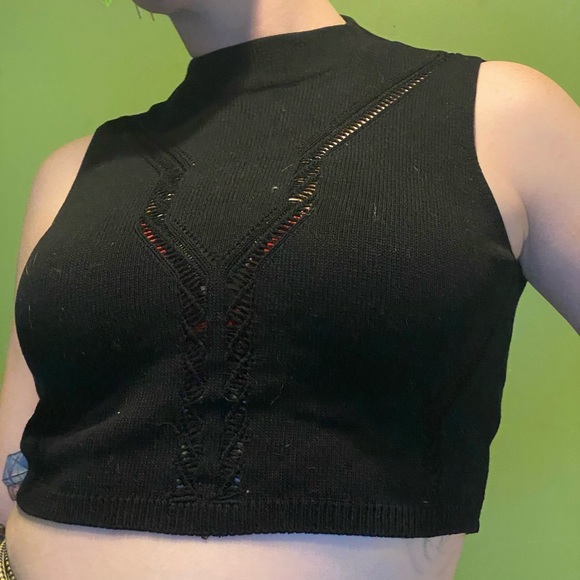 Black crochet mock-neck crop top - Picture 3 of 3